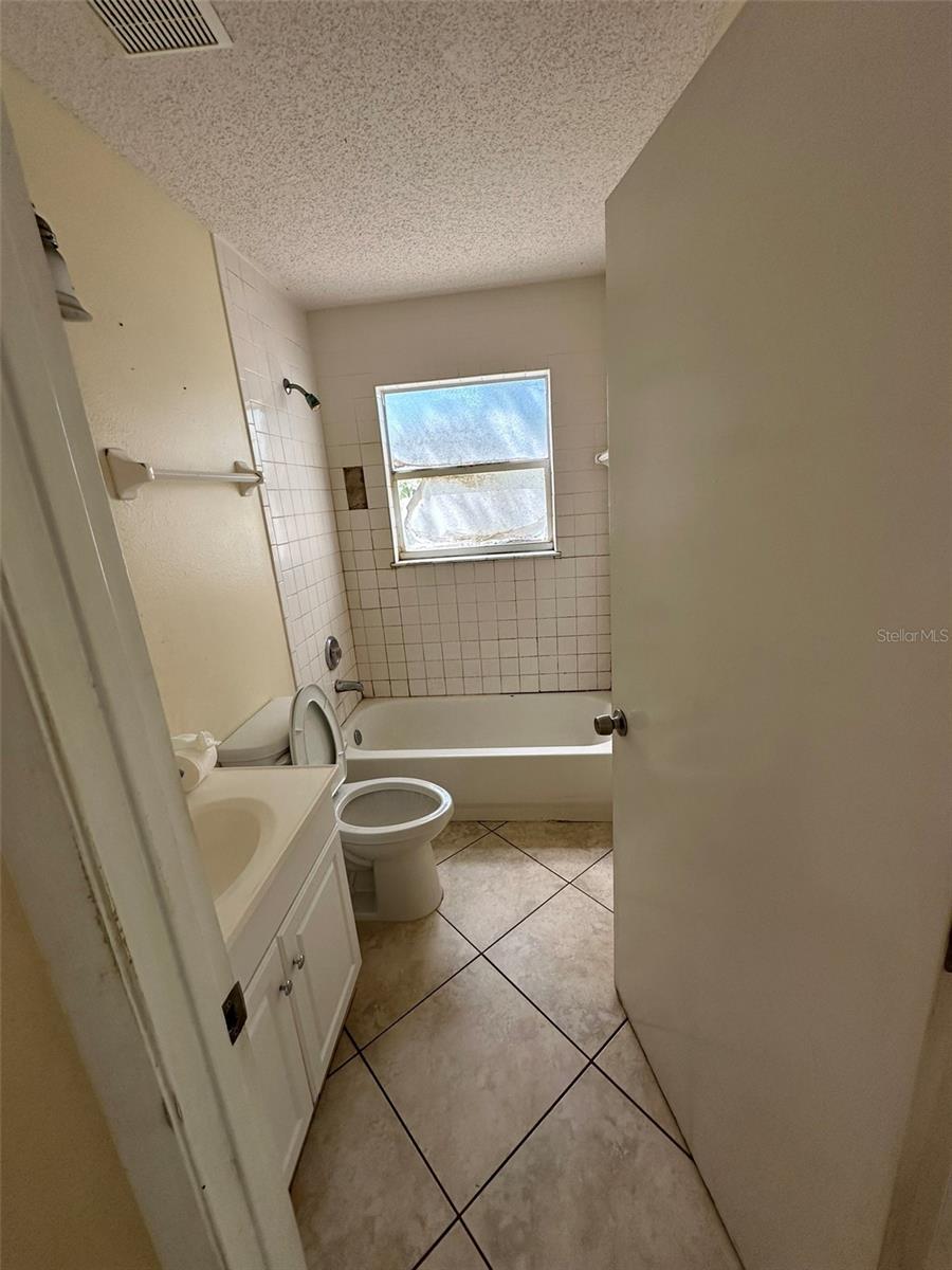 BATHROOM 2