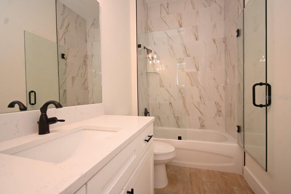Shared 2nd Bathroom