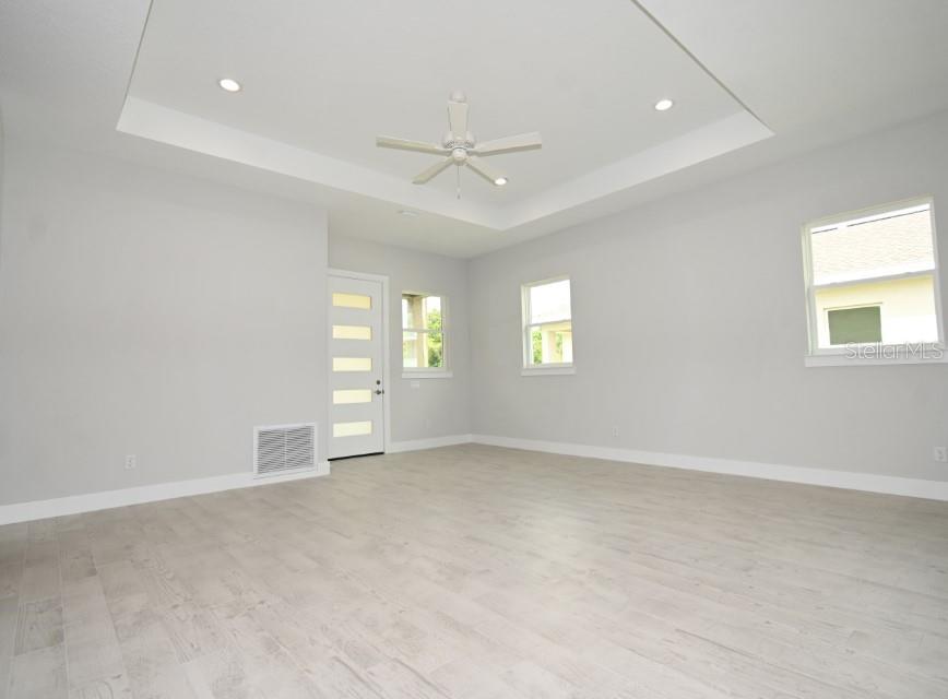 Tray ceiling