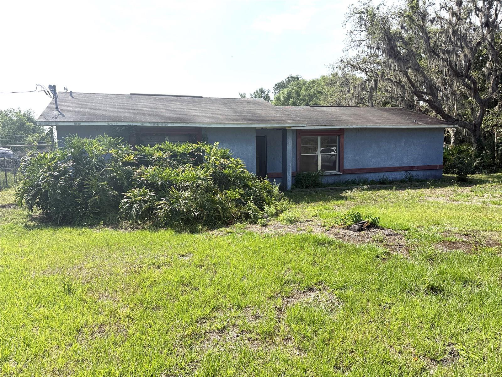 3 bed/2 bath renovation opportunity on the lake