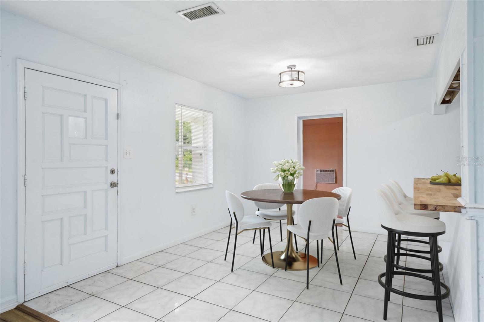 Virtually staged dining