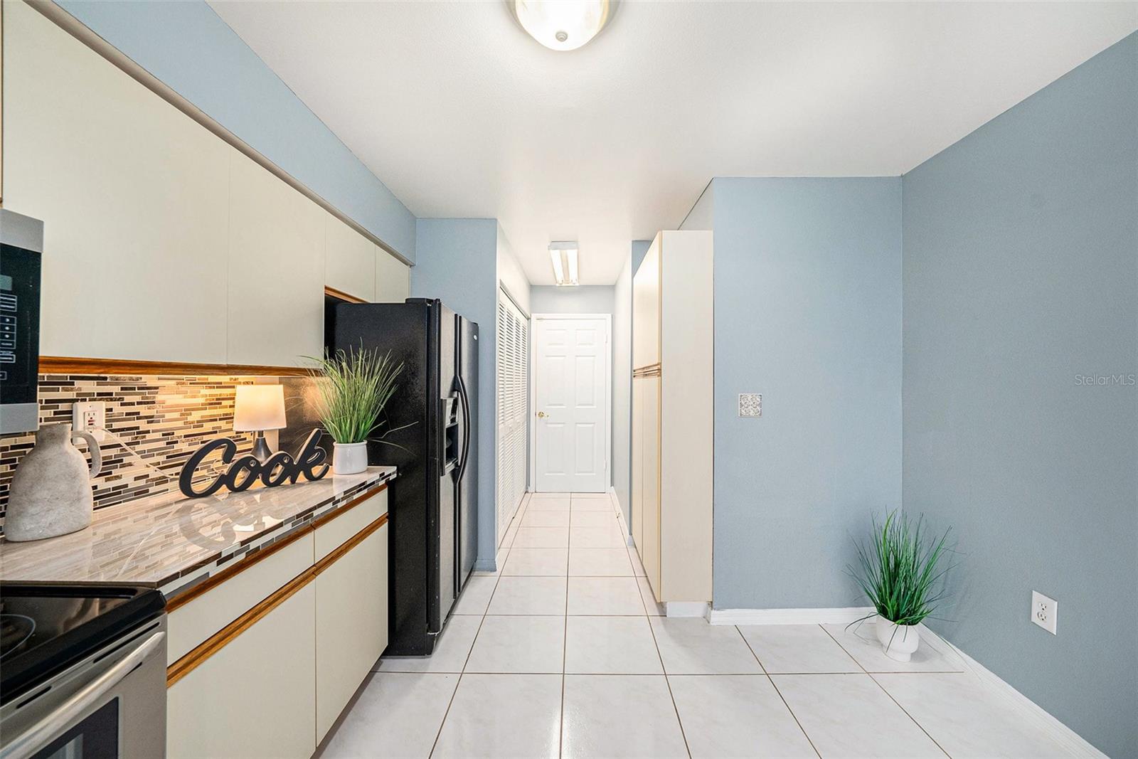 Kitchen and Laundry Closet - Door to Garage