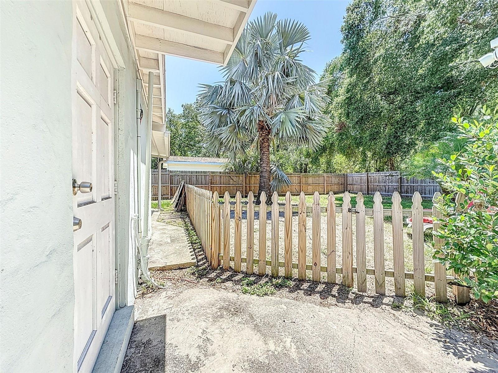 Extra large lot. Wonderful fenced backyard.  Back unit has side patio and small yard as well.
