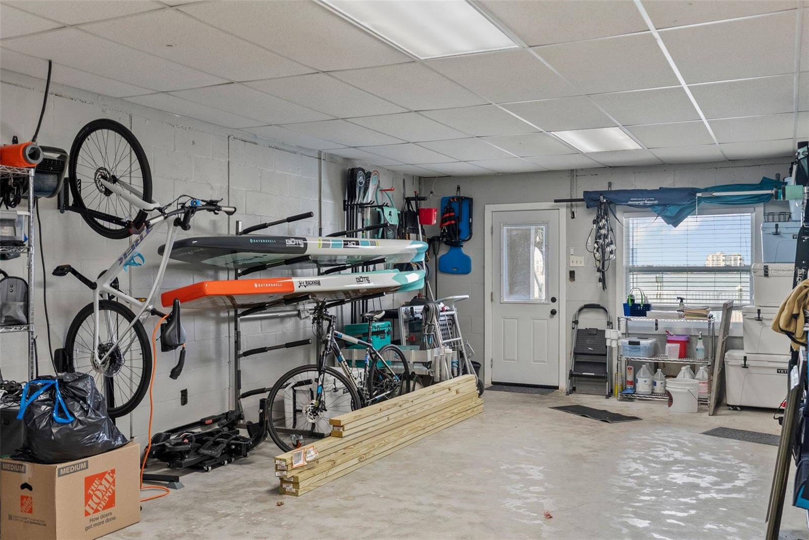 Space for all the island toys.