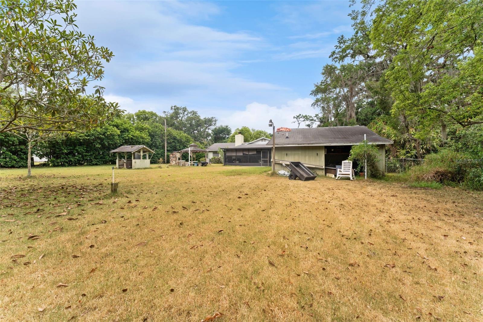 No HOA & Close to All