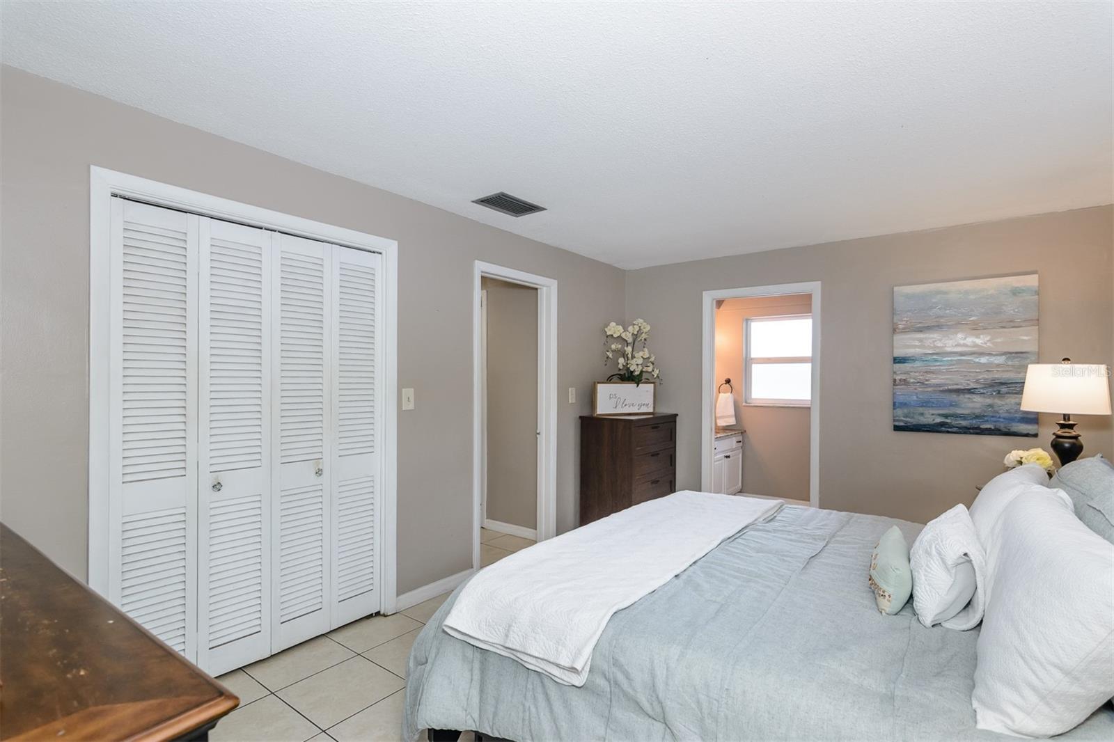 Walk-in Closet