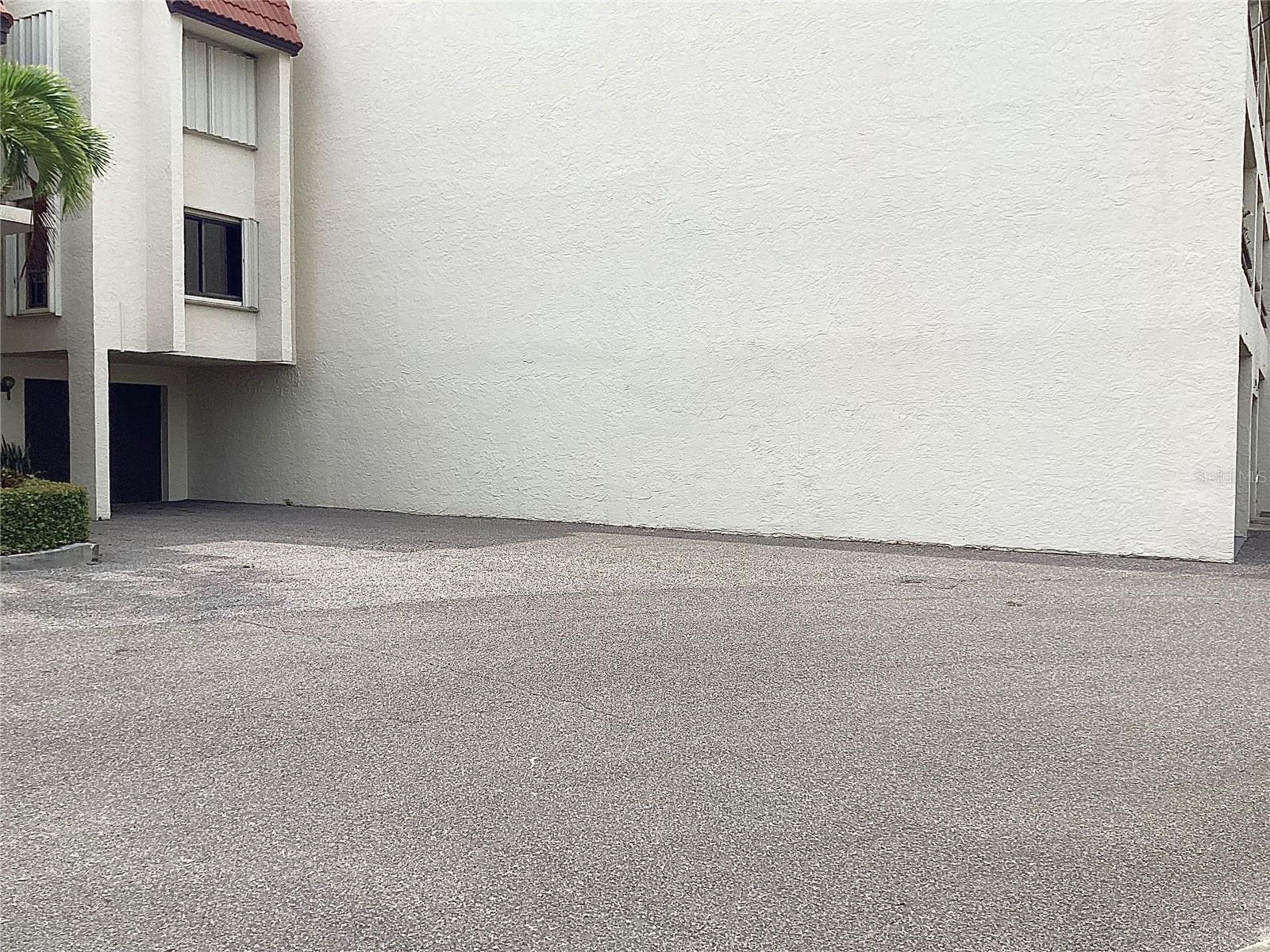 Extra space in driveway, can fit 3 cars