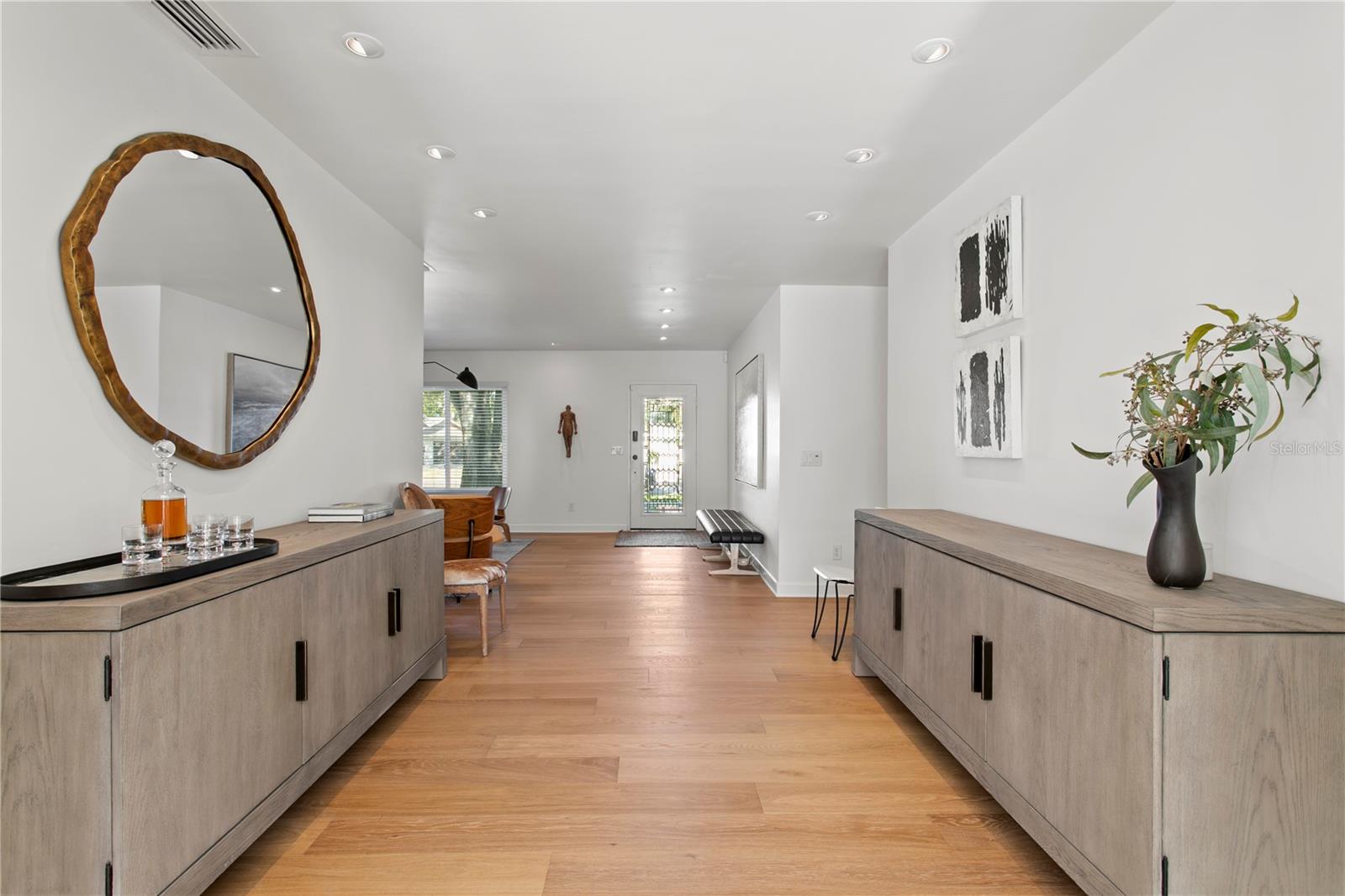 Additional space, perfect for dining or an additional sitting area