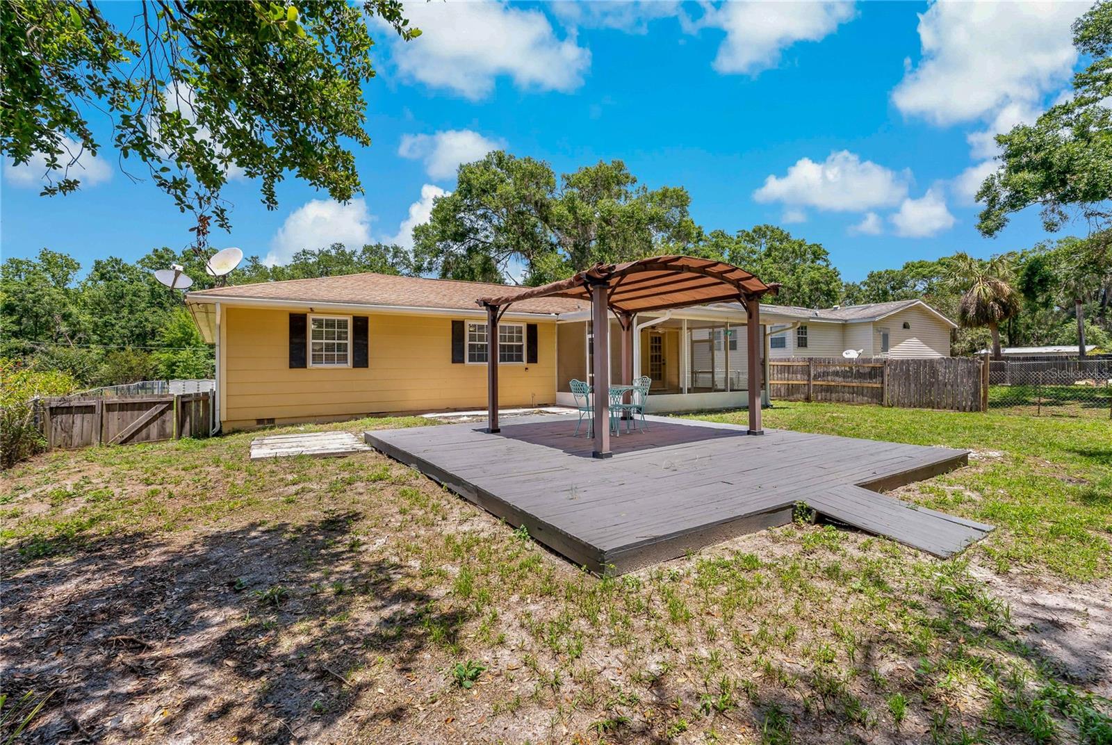 Deck & Pergola