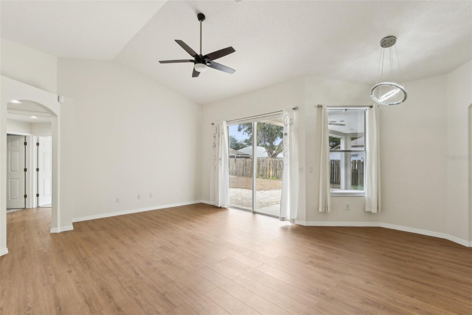 KITCHEN HAS EAT IN DINETTE AREA AND OVERLOOKS FAMILY ROOM