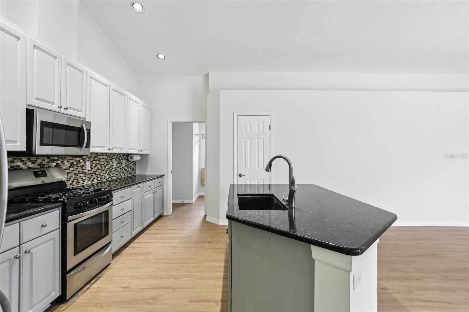 OPEN KITCHEN