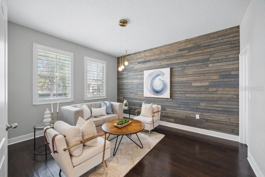 Sitting Room,Flex space, office,large bedroom expansive closet