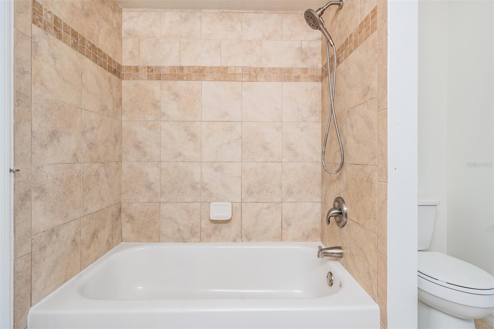 Guest Tub / Shower