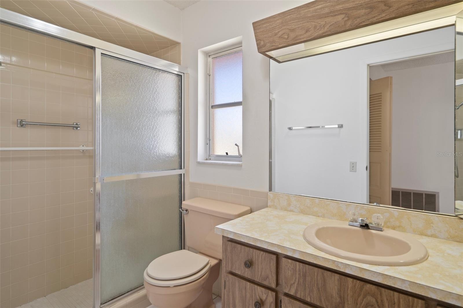 EN SUITE BATHROOM WITH SHOWER