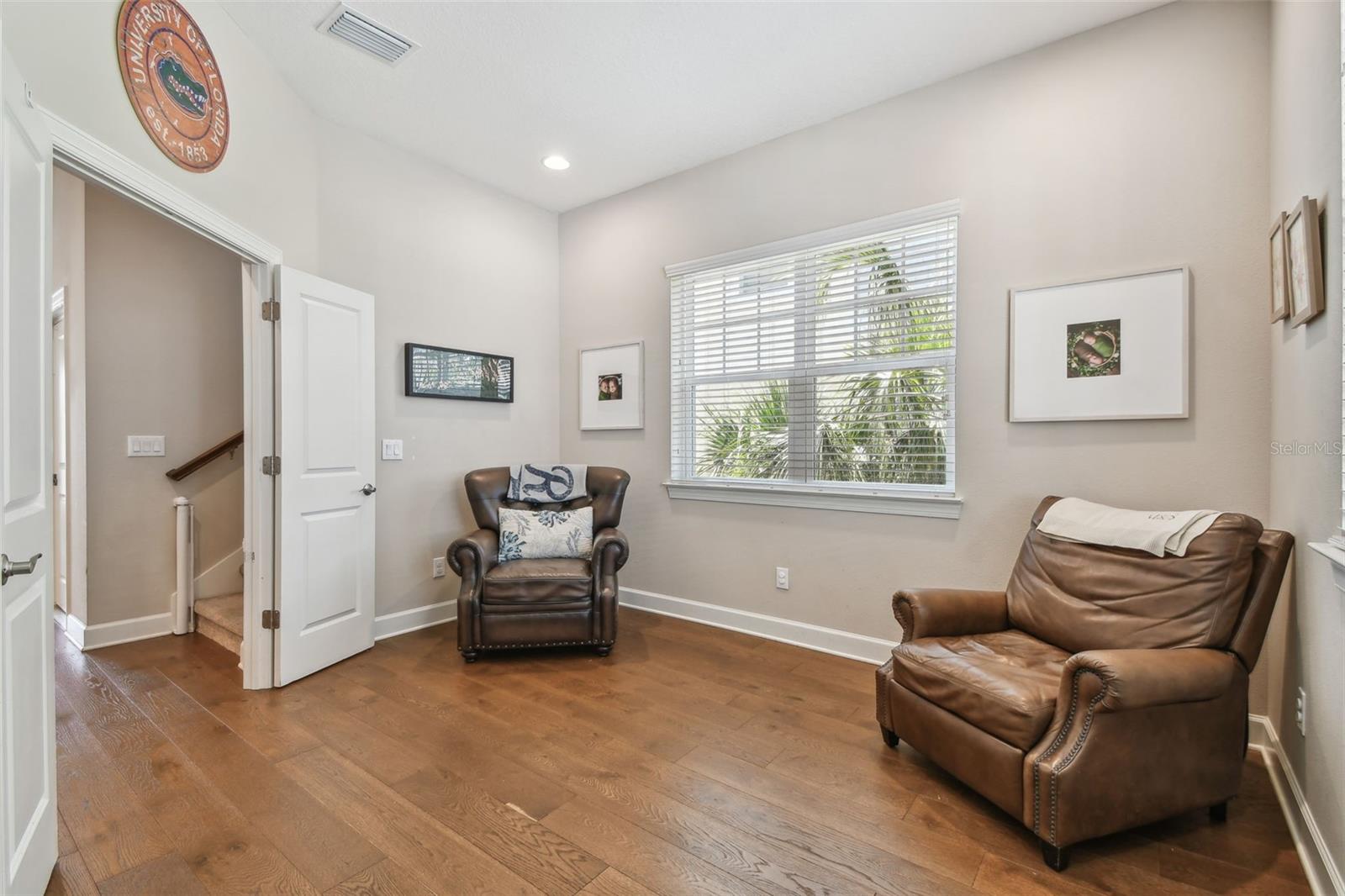 Bonus room, office or 4th bedroom