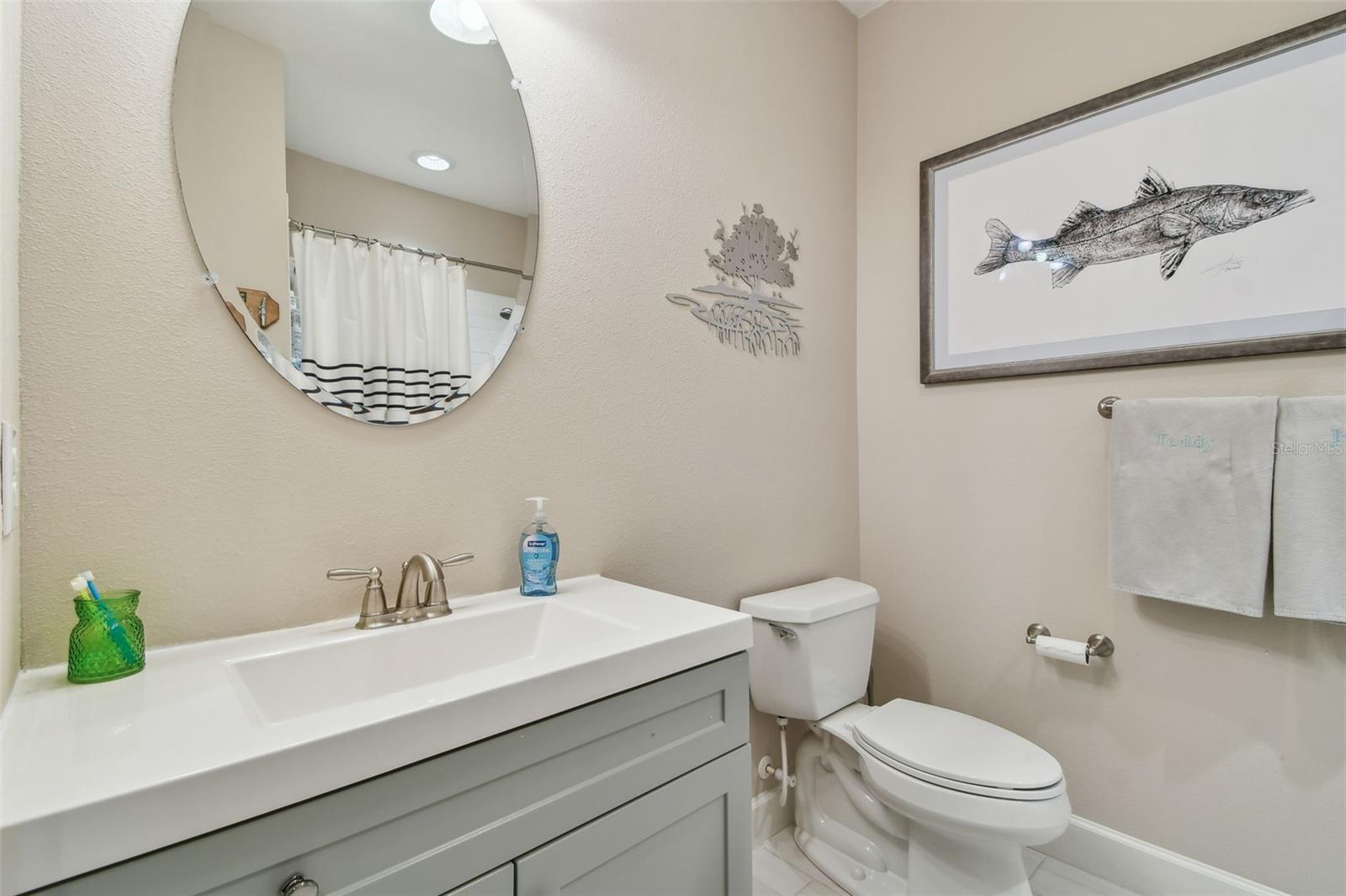 Upstairs full bathroom