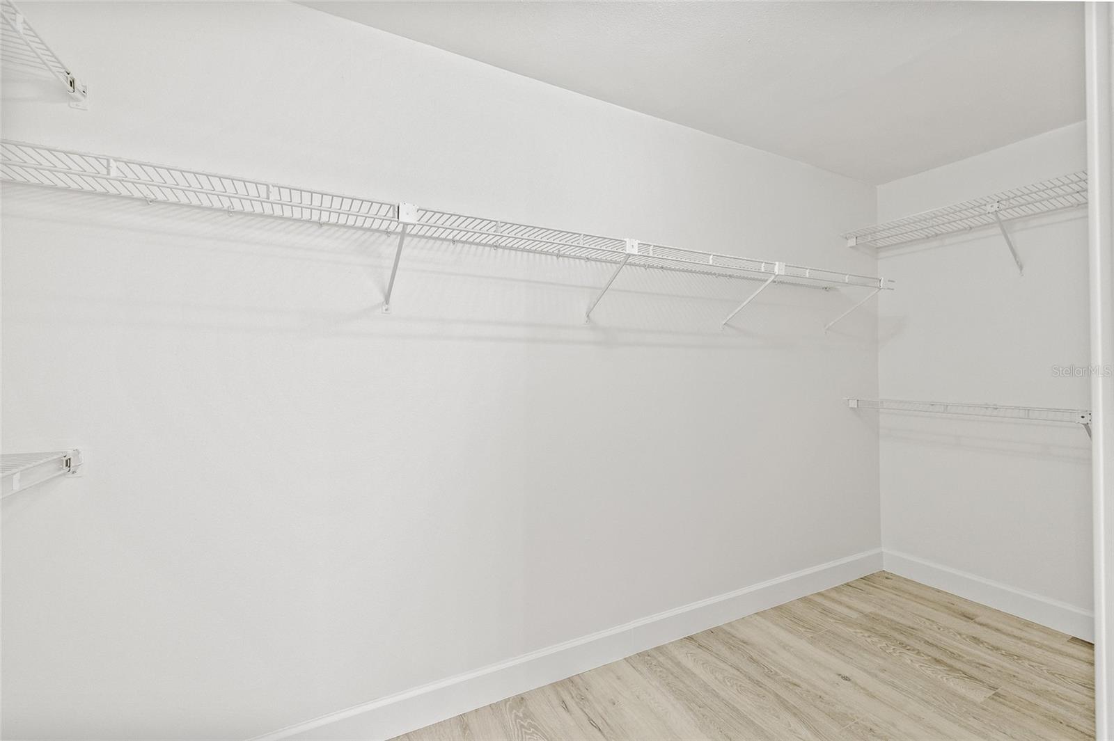 Walk in closet!!!