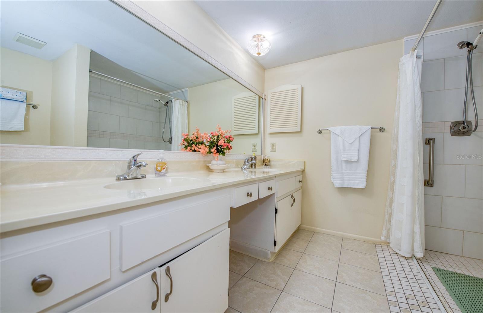 Primary Bath w/dual sinks and walk in shower