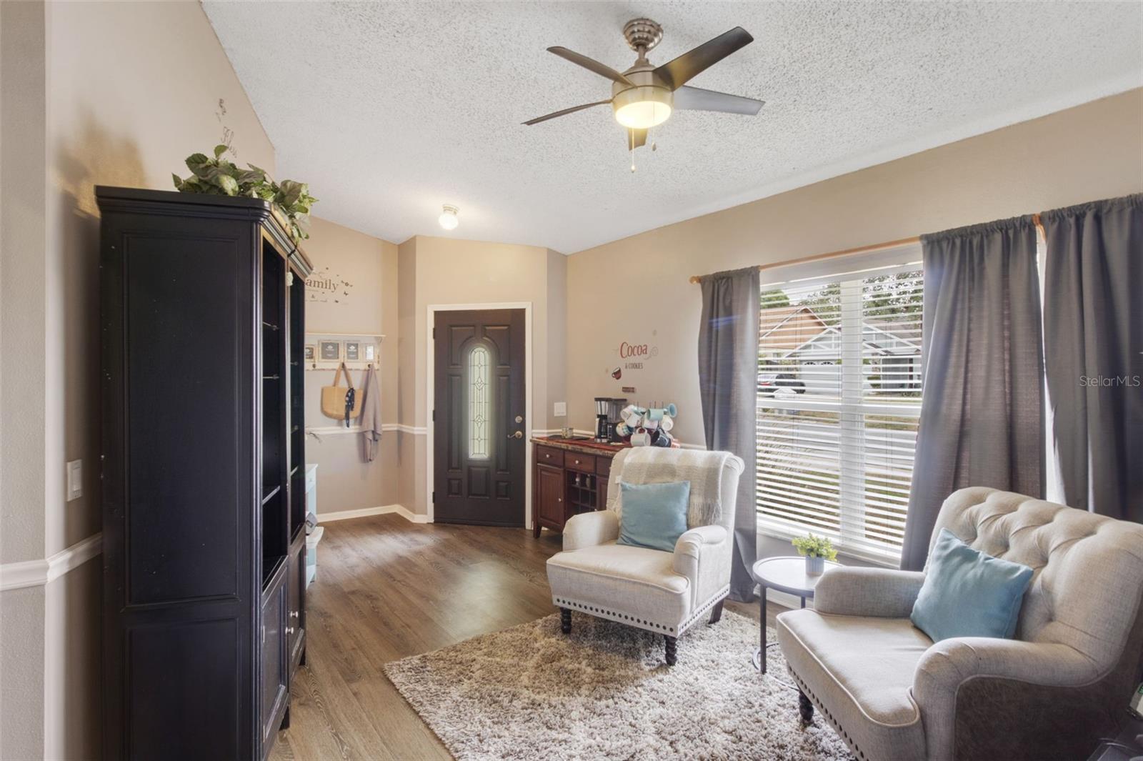 Front room/ Living room
