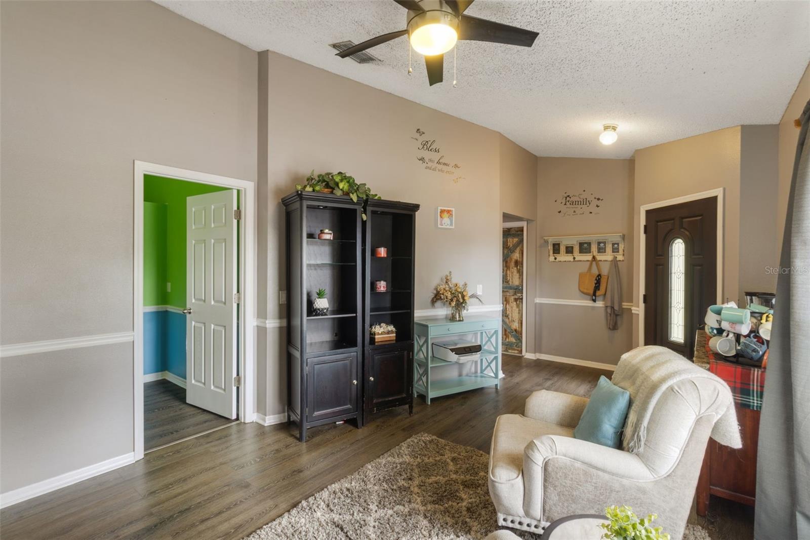Front room/ Living room