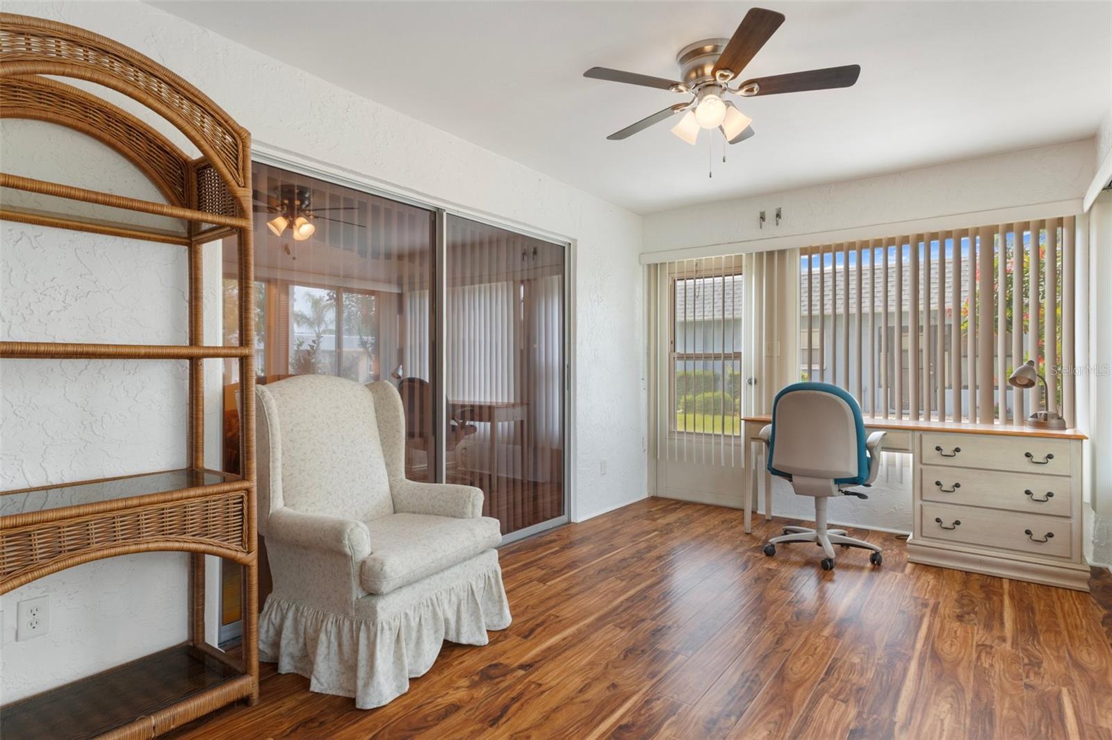 Florida/Versatile Room with Laminate Flooring