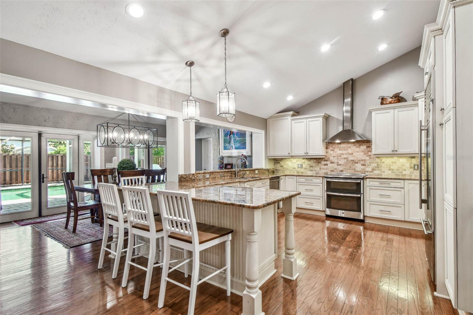 Large Kitchen with Breakfast Bar
