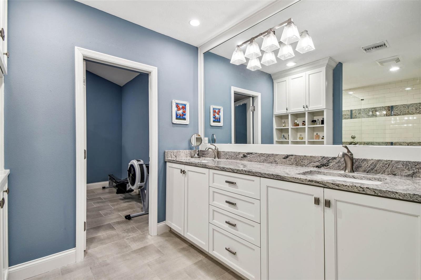 Primary Bathroom w/ Dual Sinks