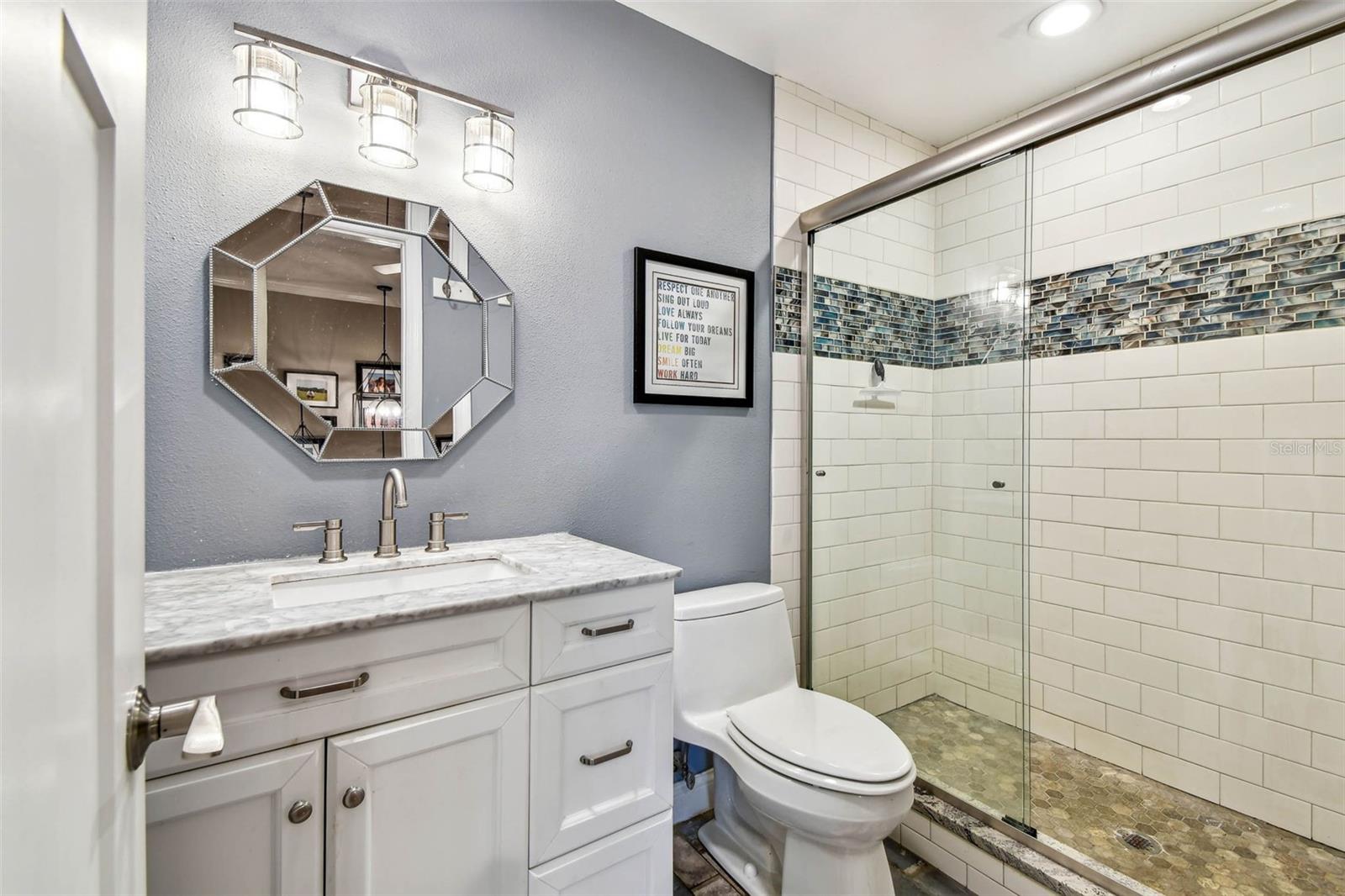 Full Bathroom 4