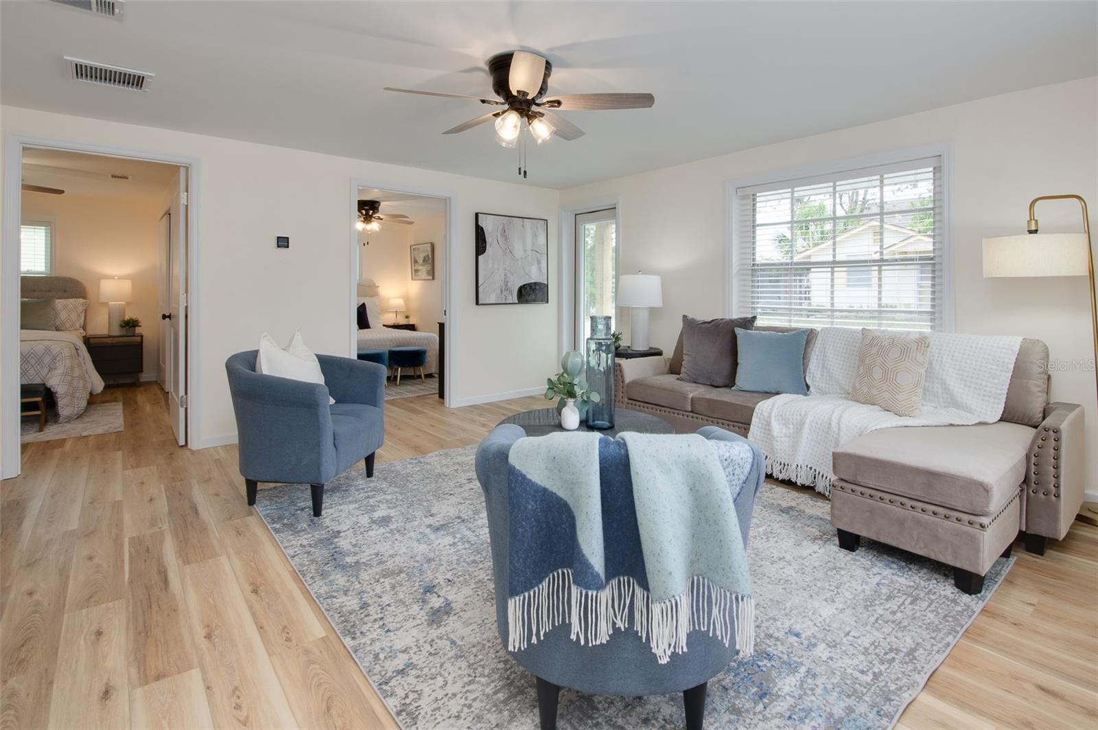Living Room with view to the bedrooms