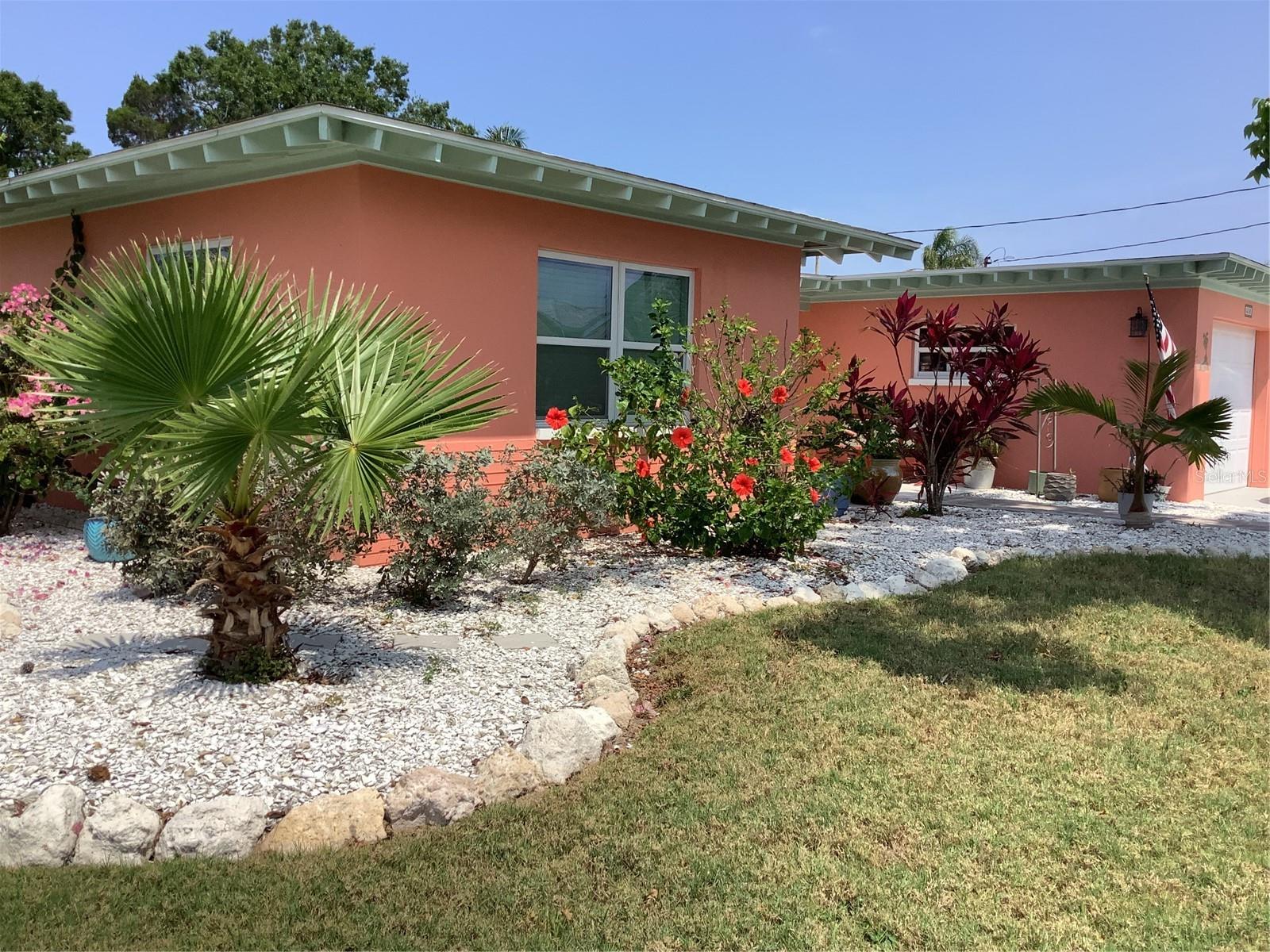 406 Driftwood Drive E Front