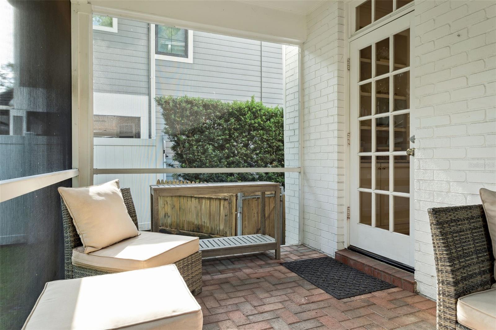 covered/screened porch