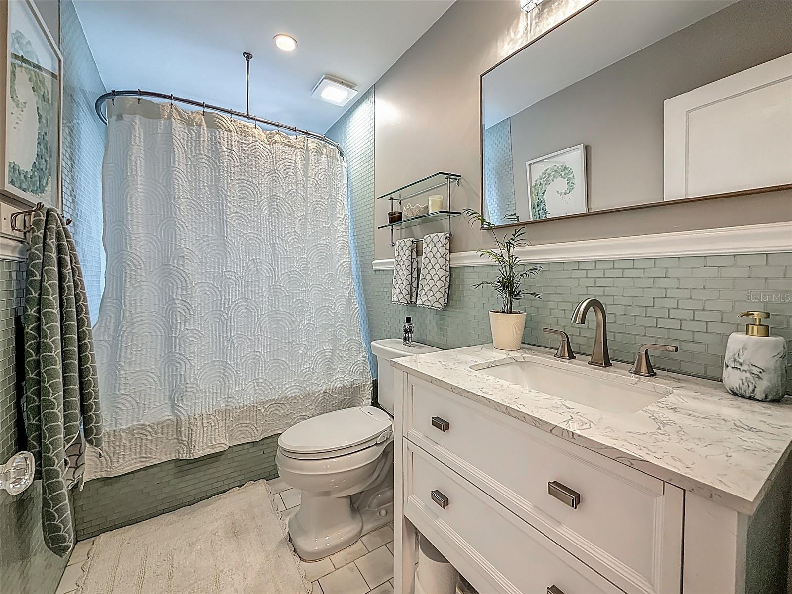 Guest bathroom 1st floor