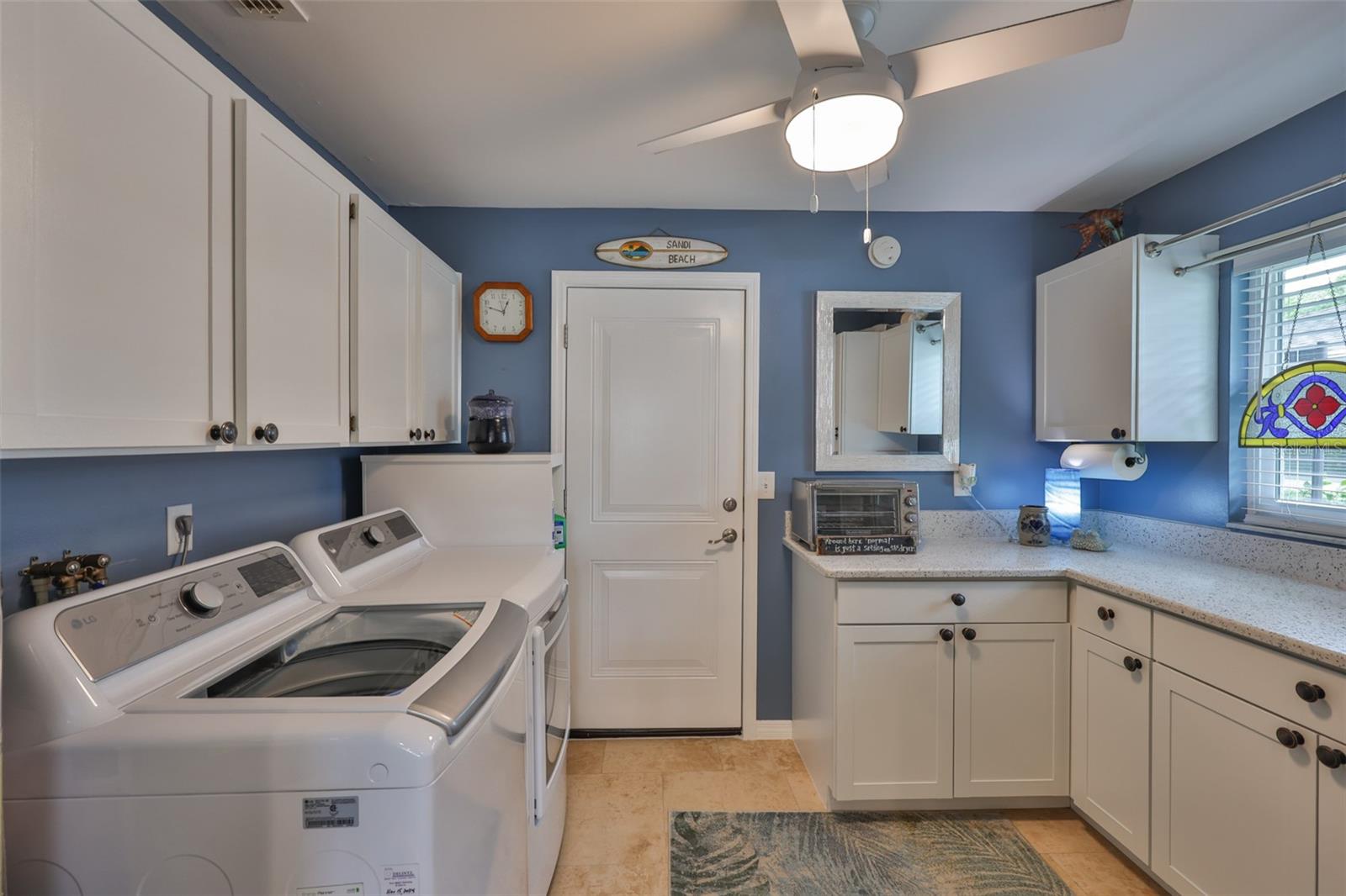 Up-date Laundry Room