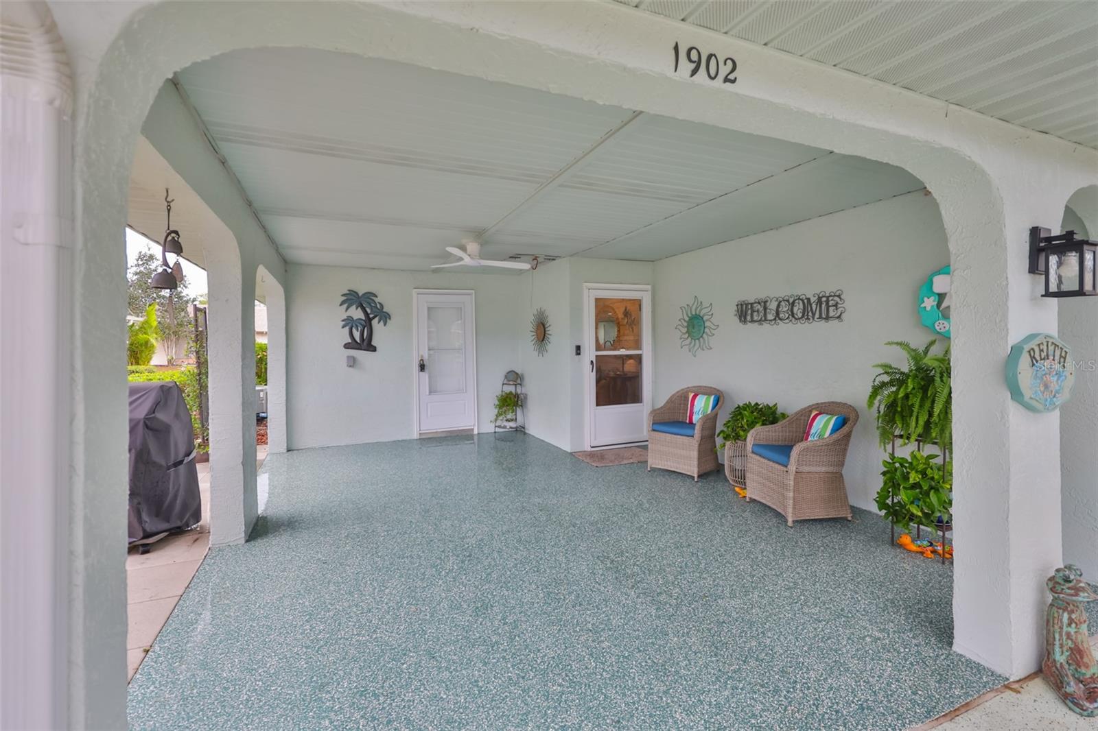 Beautiful new epoxy driveway