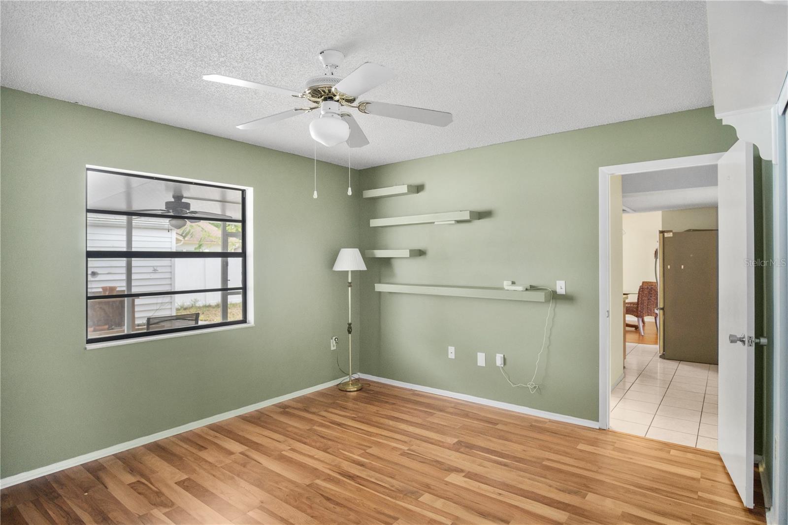 Guest bedroom, large size