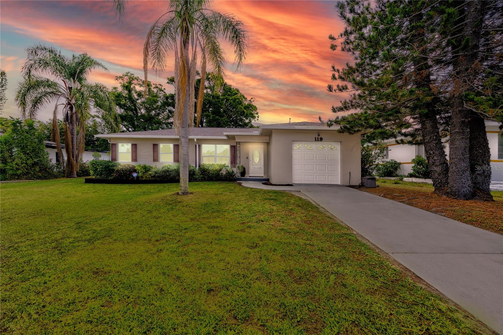 Welcome to 119 N Hillcrest Ave in Clearwater!