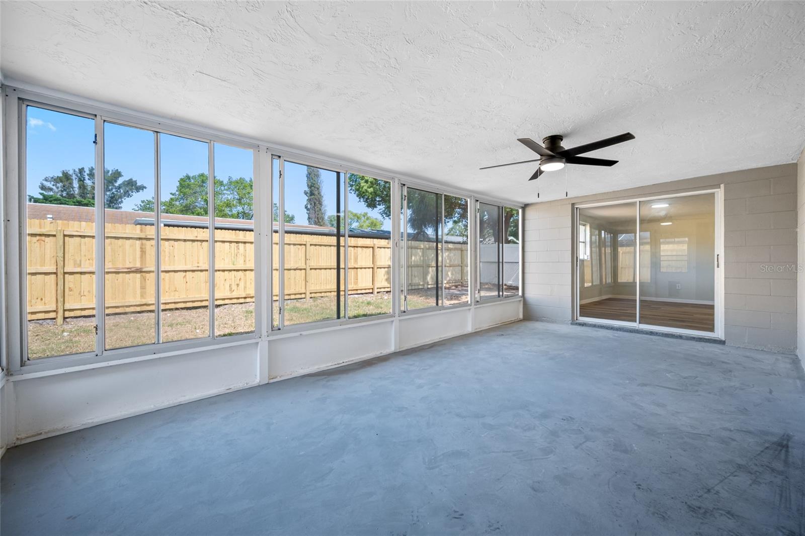 Spacious Lanai