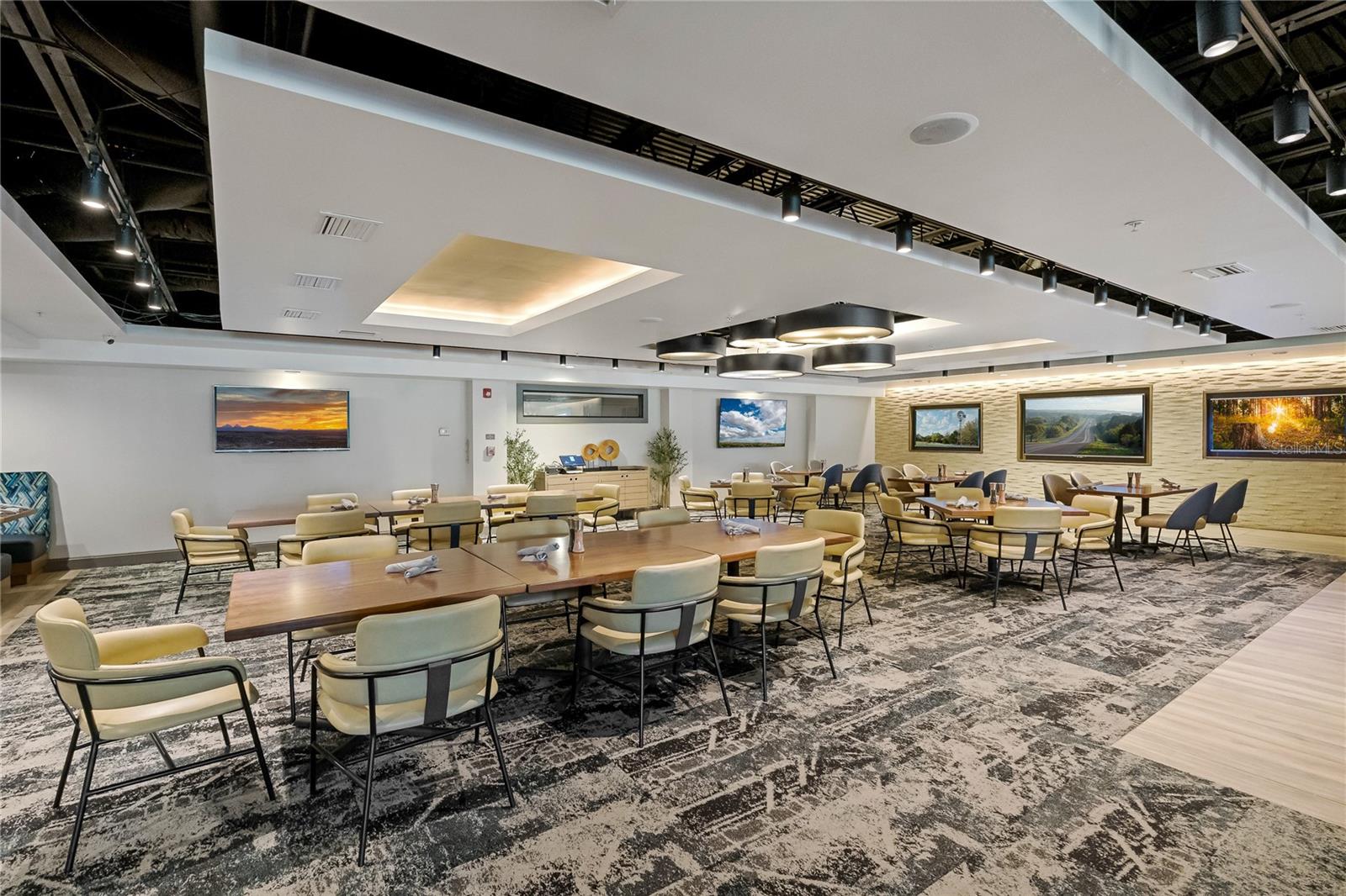 Clubhouse Restaurant