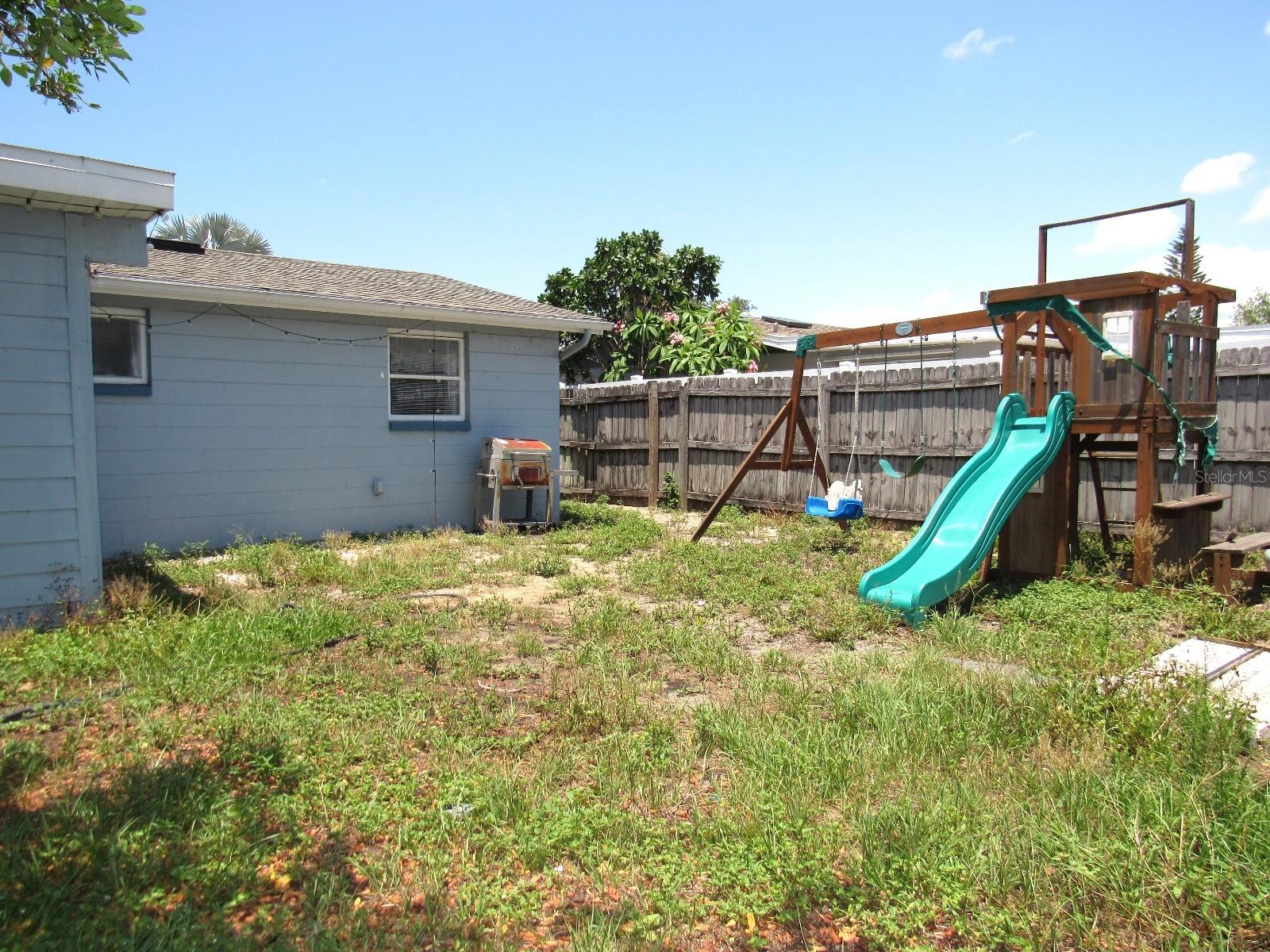 TB8384905