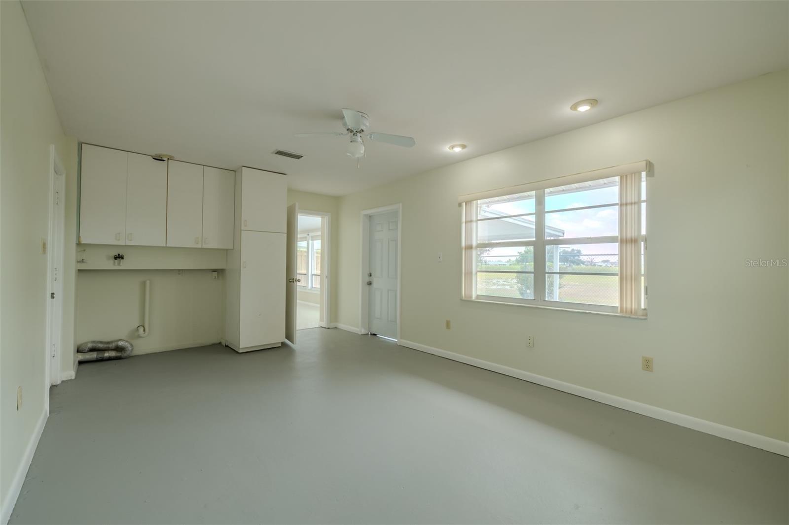 Bonus Room/Laundry