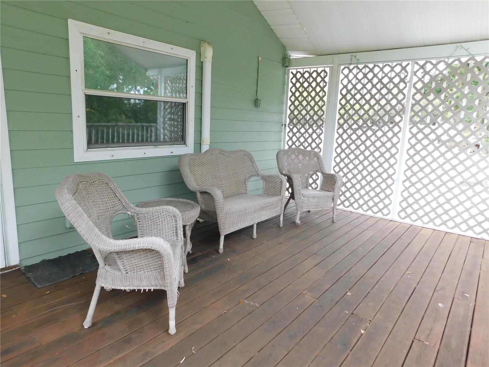 Covered porch off the bonus room
