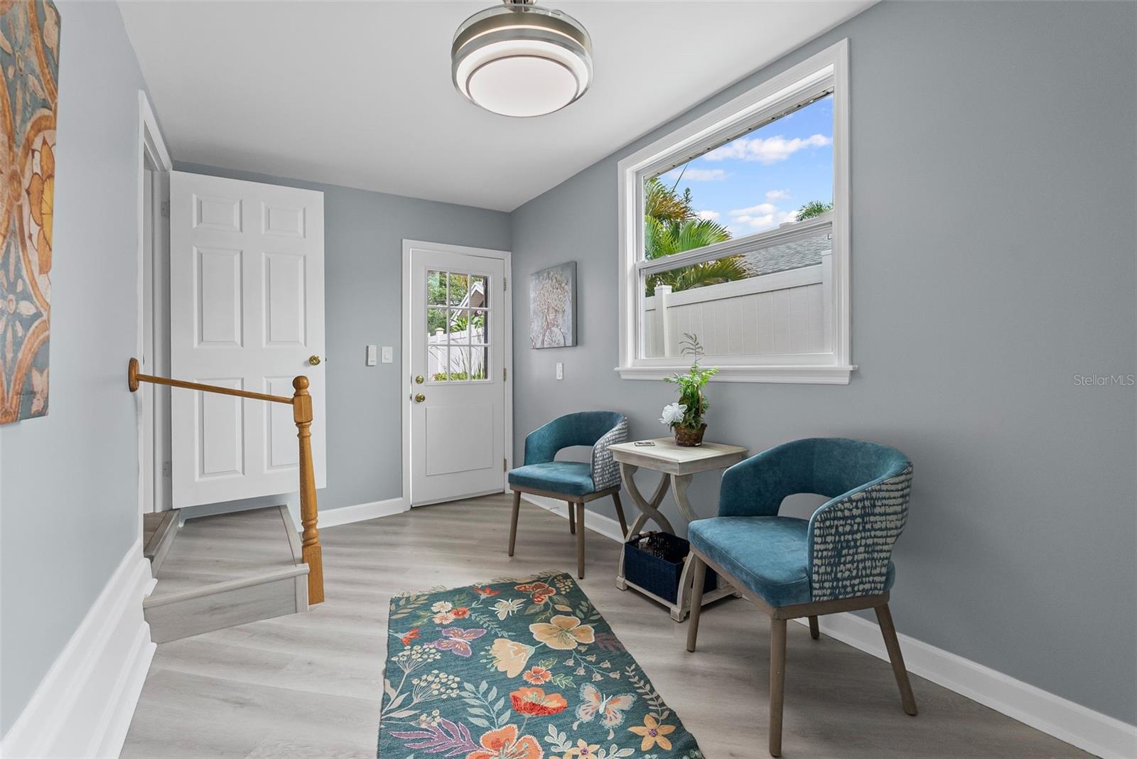 2nd office space or nursery adjacent to Master bedroom