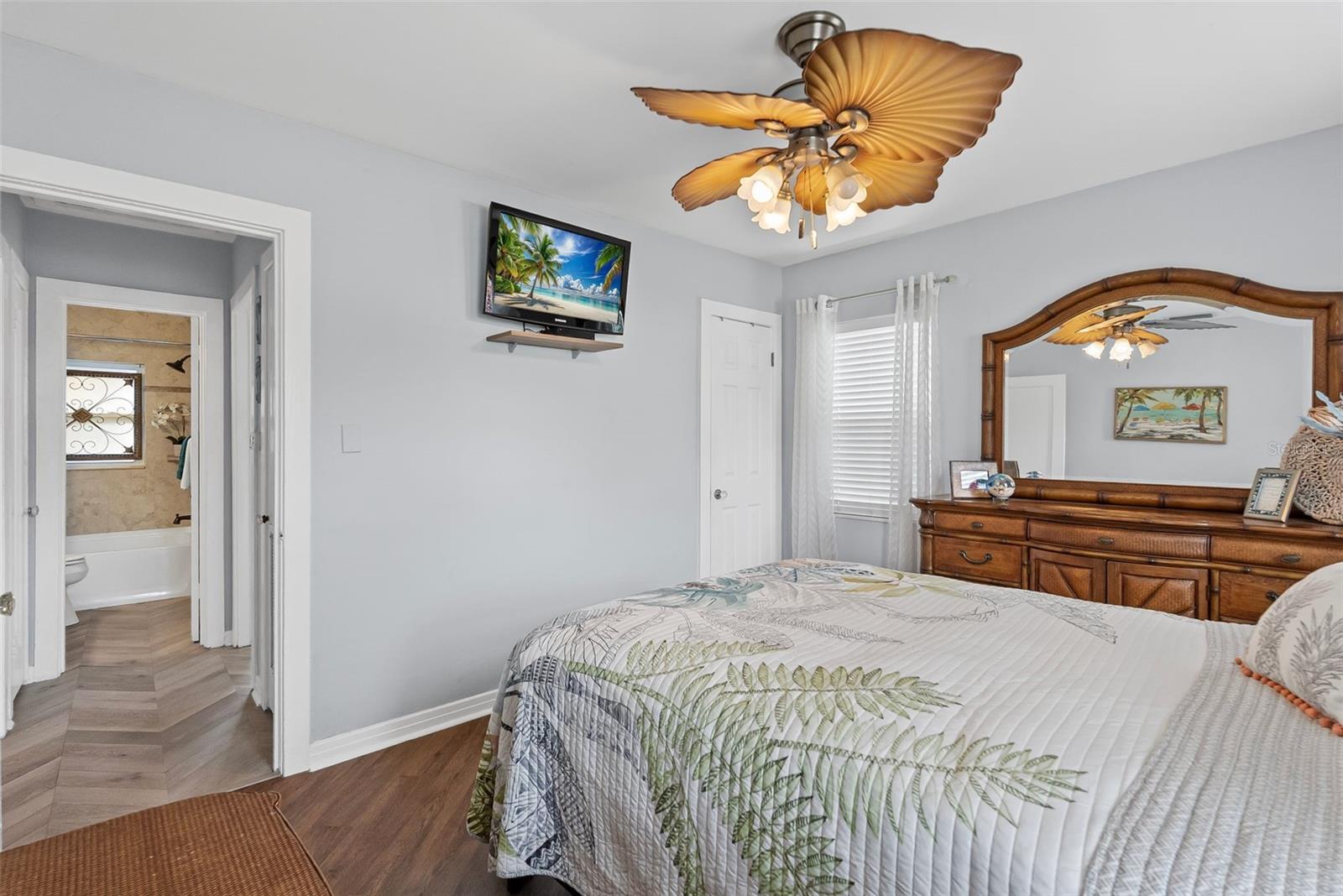 2nd bedroom