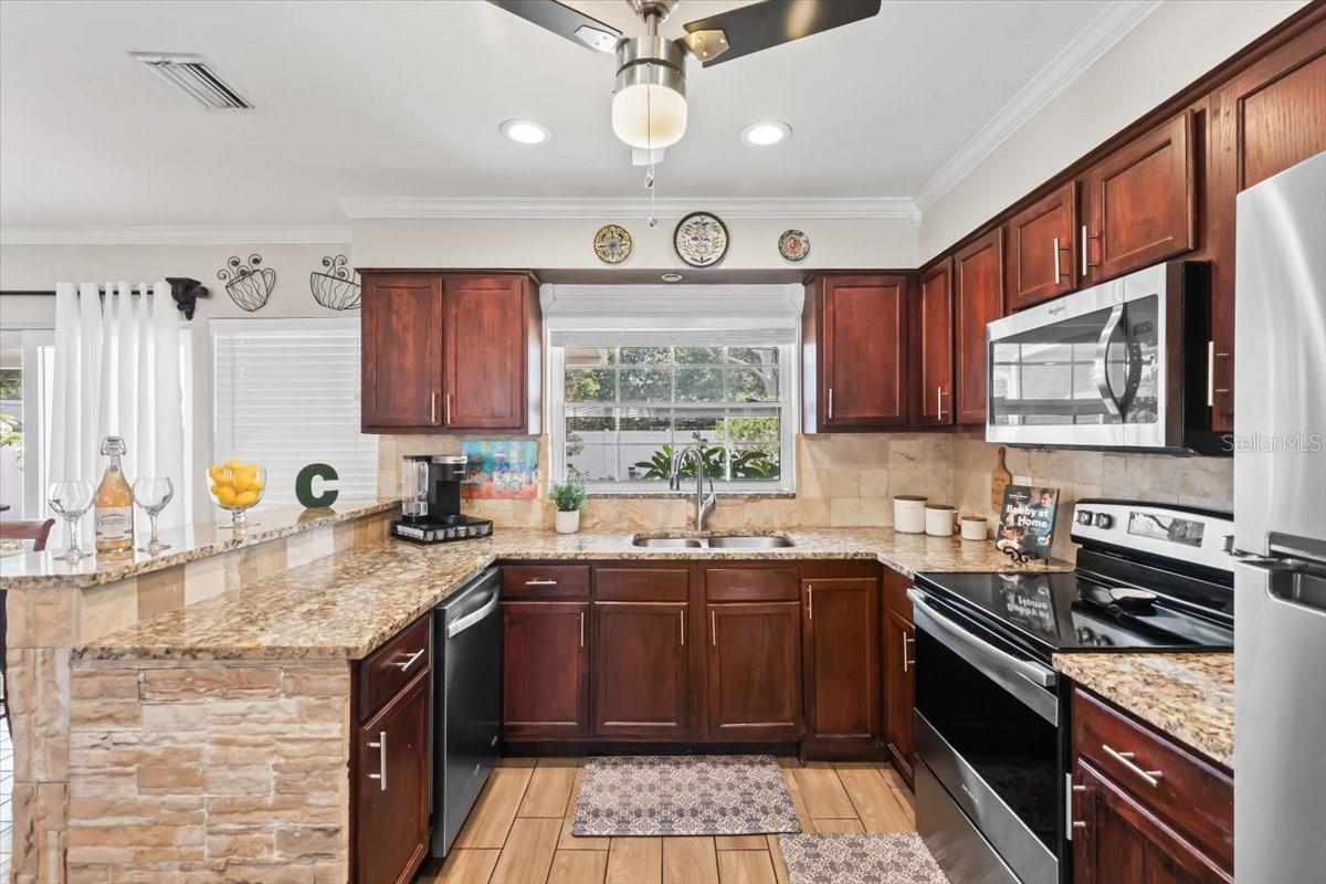 Kitchen-Solidwood Cabinets