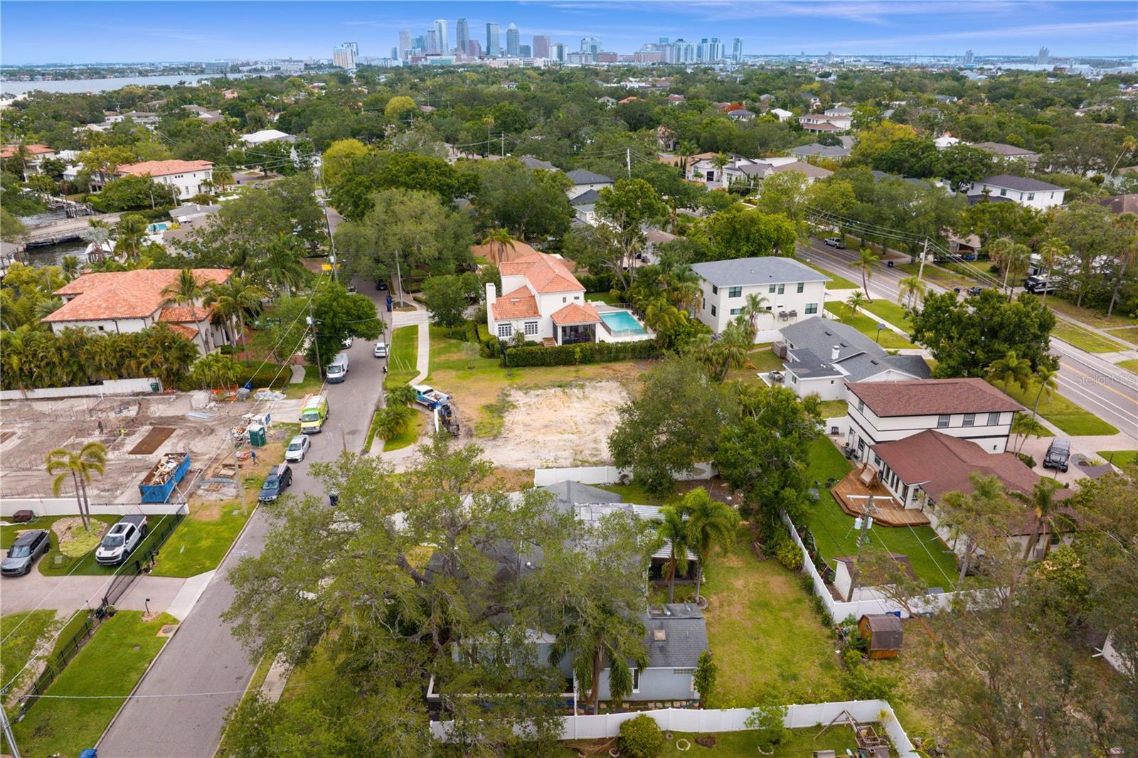 Situated in the highly sought-after Davis Islands, just minutes from Bayshore Boulevard, Downtown Tampa, Water Street, and more..