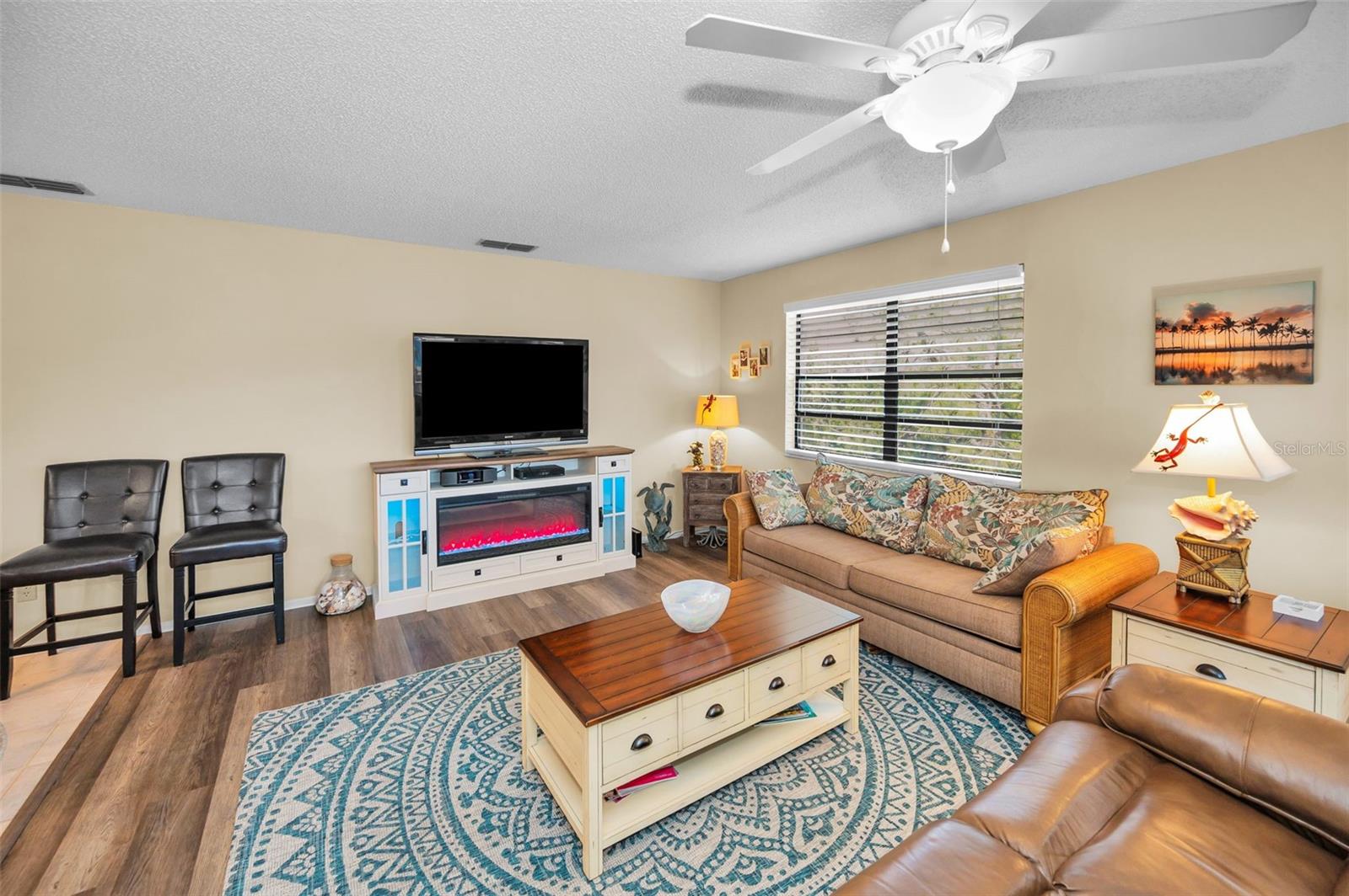 Spacious Living room