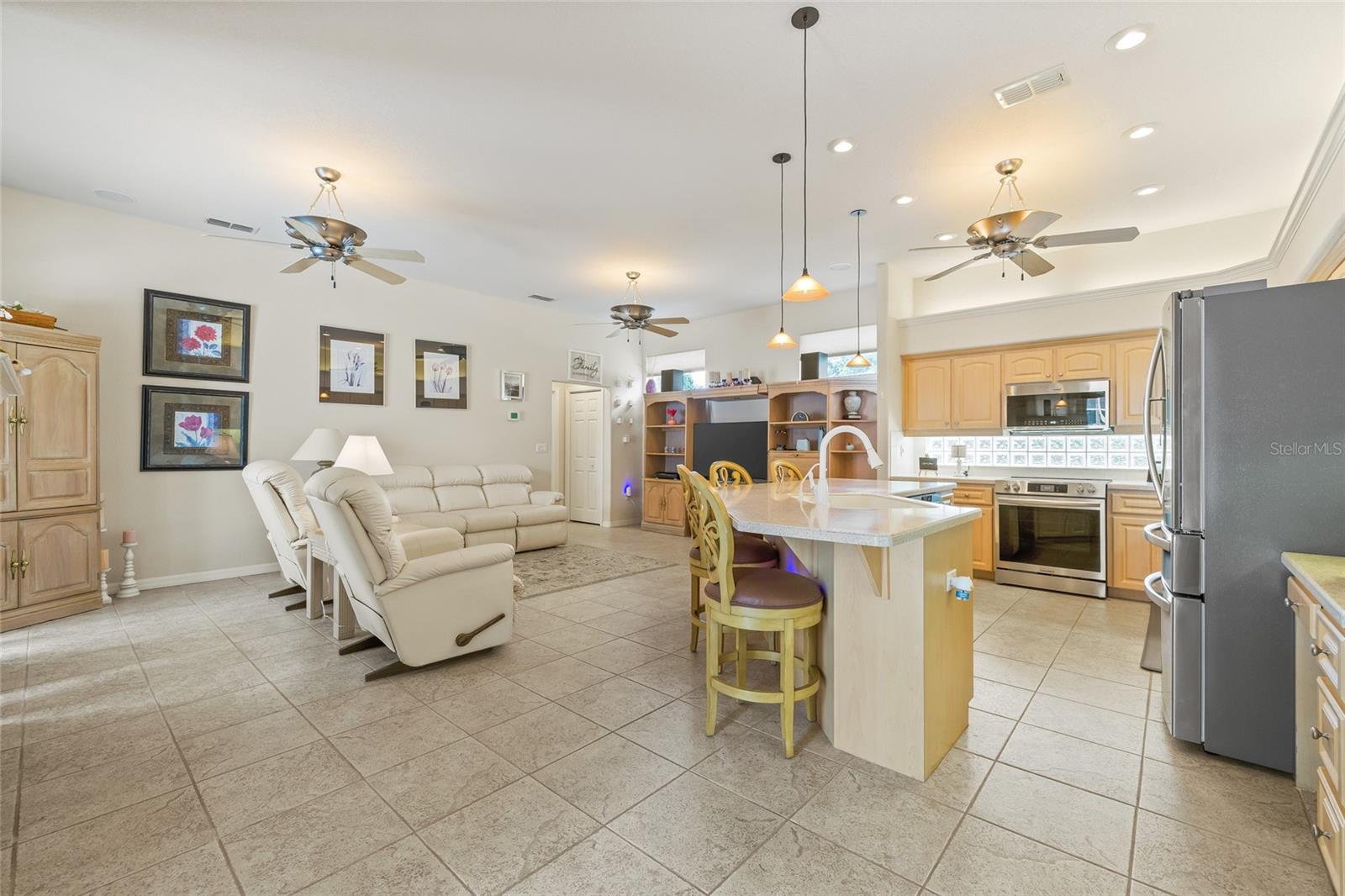 Kitchen/Living room w/ pool access