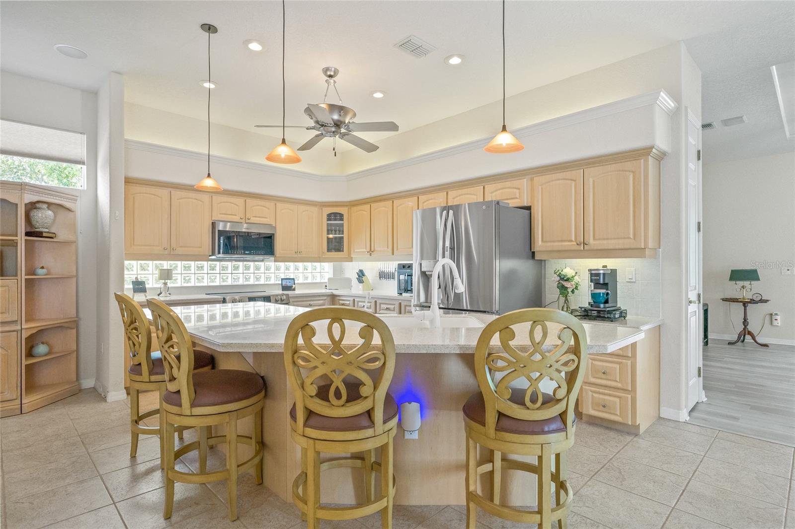 Breakfast bar w/ sink