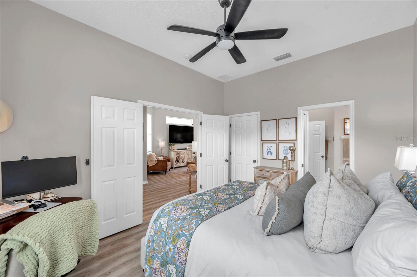 Bedroom on 2nd floor with En-suite bathroom