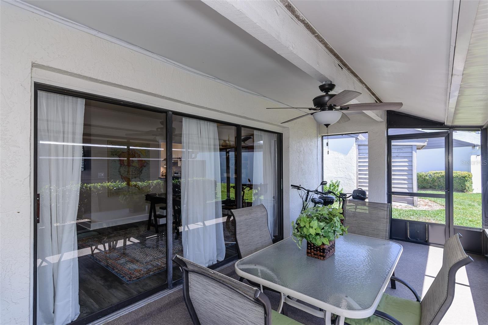 Spacious 20' screened lanai.